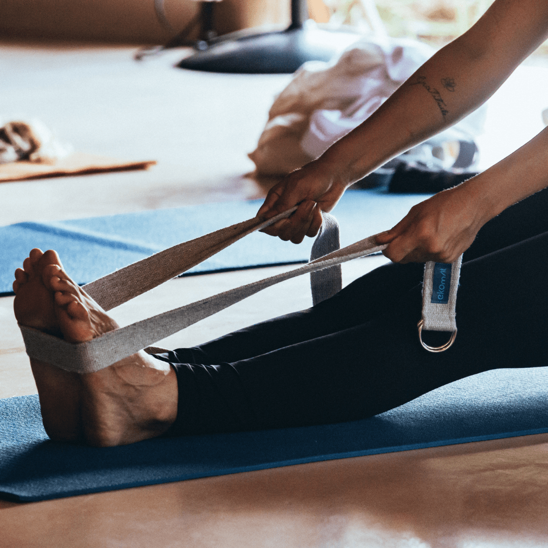 Kit Yoga Props Preto - Blocos + Cinto de Alongamento